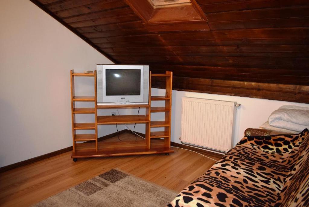 Rustic & Romantic Apartment Брашов Экстерьер фото